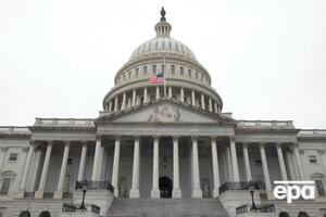 По традиции инаугурация президента США должна проходить перед зрителями у Капитолия, но в этом году формат церемонии изменили