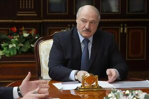 Лукашенко: Не треба боятися, треба вже їм показувати зуби
