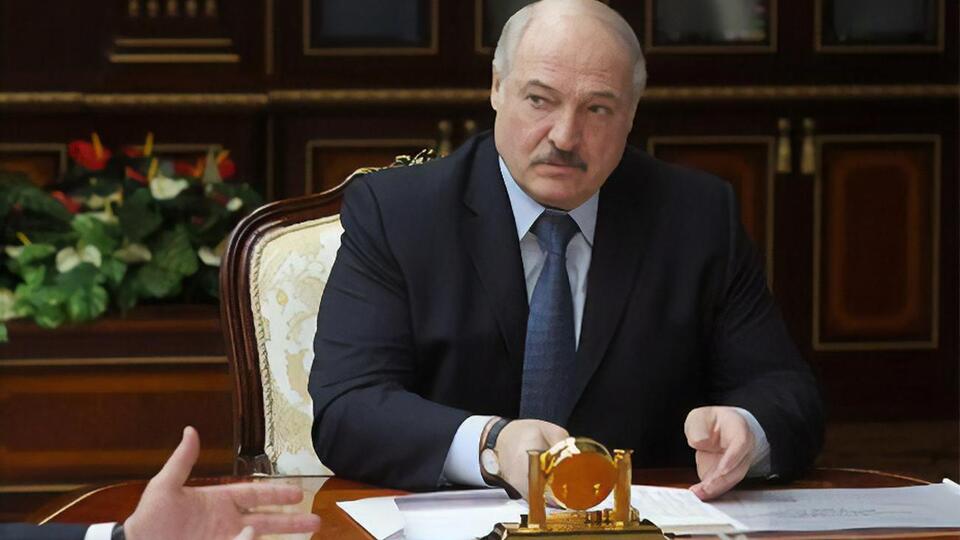 Лукашенко: Не треба боятися, треба вже їм показувати зуби