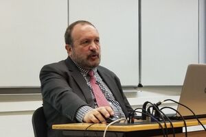 Фаворов із сім'єю проживає у США