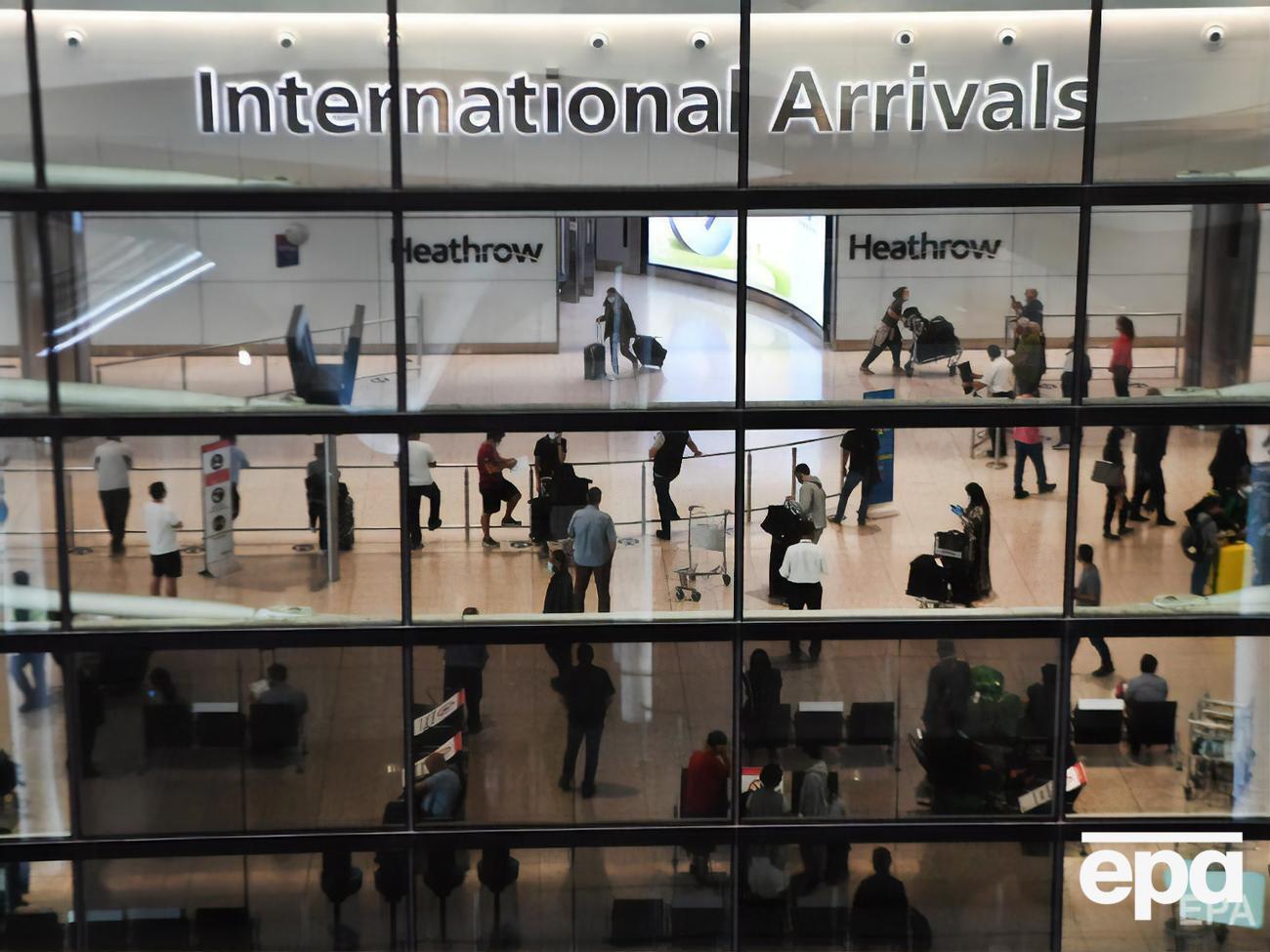 Перед посадкой на авиарейс, поезд или паром перевозчики обязаны будут проверить у пассажиров наличие отрицательного теста на COVID-19