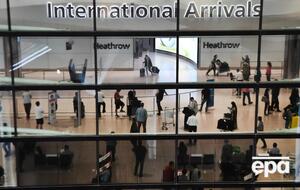 Перед посадкой на авиарейс, поезд или паром перевозчики обязаны будут проверить у пассажиров наличие отрицательного теста на COVID-19