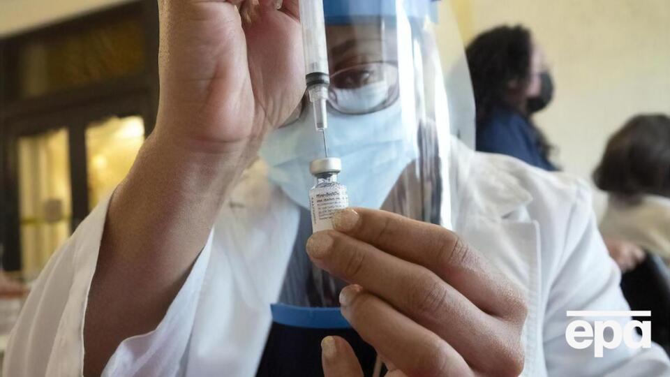 У МОЗ обіцяють, що доступ до вакцини дістануть усі українці, які захочуть робити щеплення коштом держави