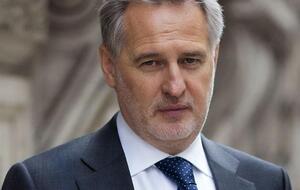 В 2019 году организация сообщила, что компании Фирташа практически не обслуживают долг