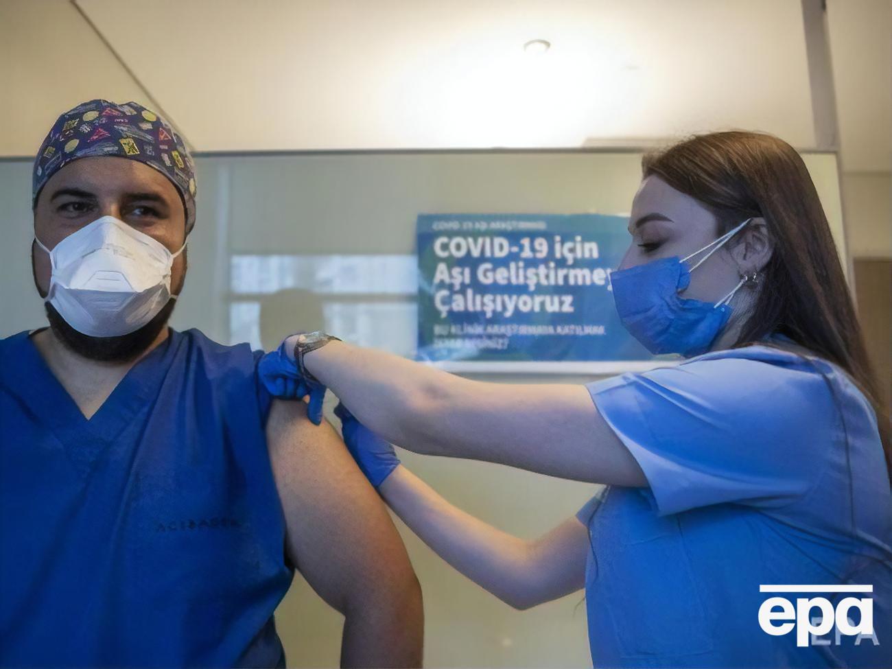 По информации главы минздрава Турции, в первую очередь в стране вакцинируют медиков