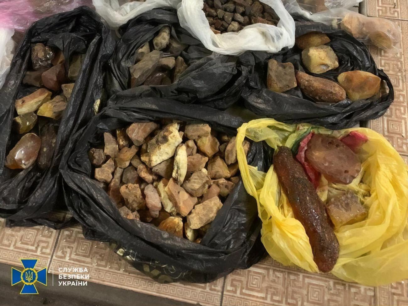 СБУ пресекла незаконную продажу янтаря