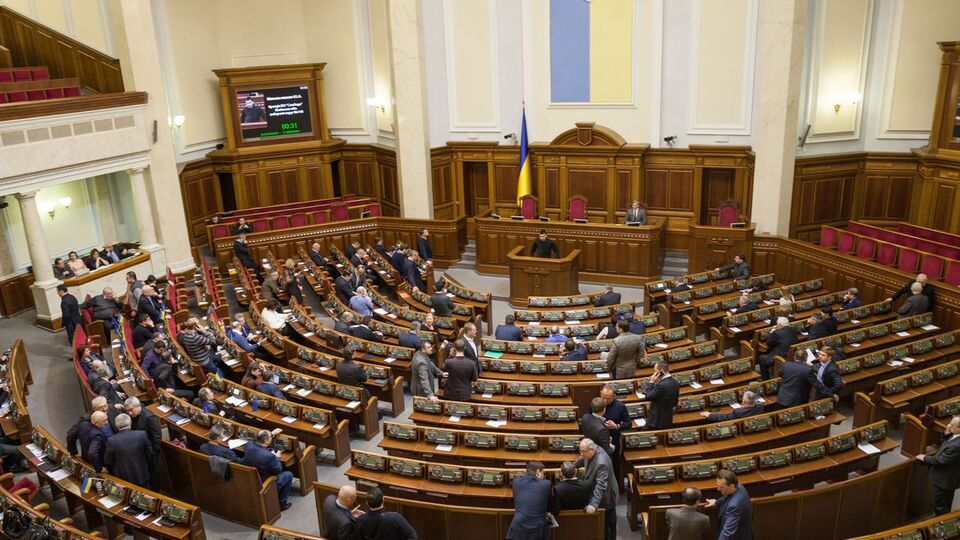 Если закон окончательно примут, депутатов под куполом станет меньше