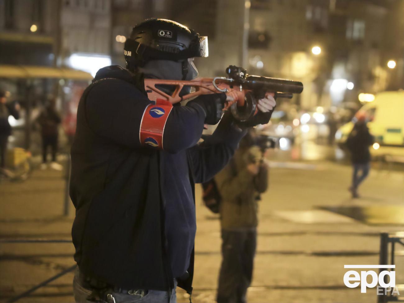 Поліція затримала щонайменше 112 осіб