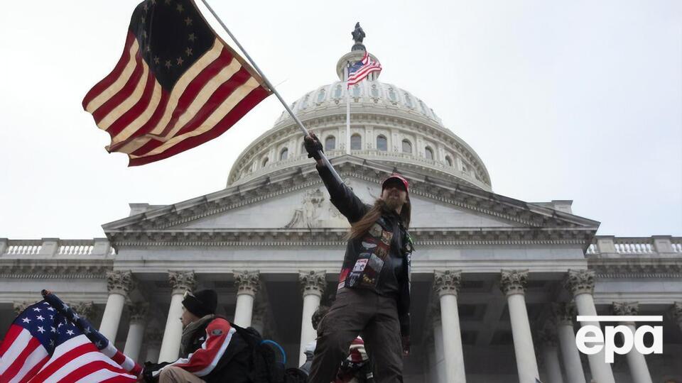 Протестующие в США 6 января ворвались в здание Капитолия