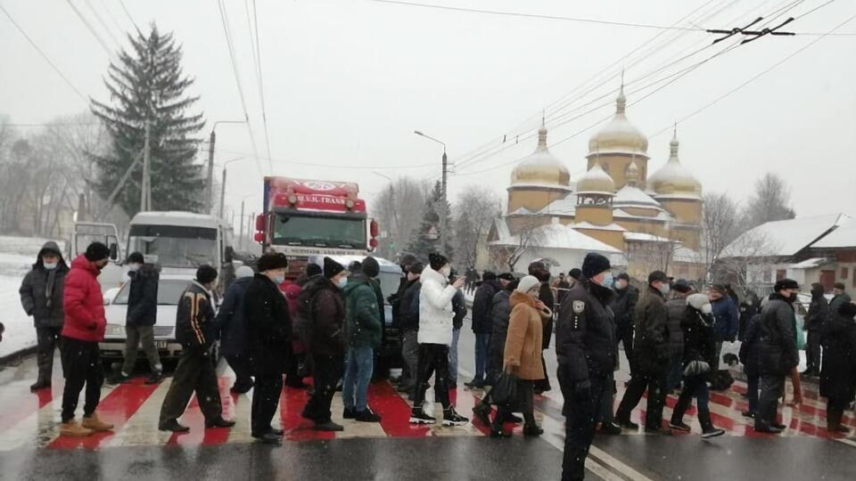 В Івано-Франківській області знову заблокували трасу національного значення