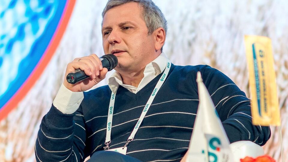 Устенко: Промышленные и аграрные предприятия продолжают работать. Также работает банковская система