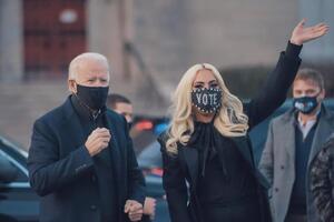 Леди Гага считает большой честью выступить на инаугурации Байдена