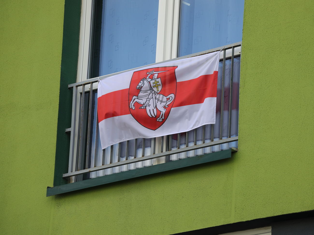 Бывший государственный флаг Беларуси активно используется участниками уличных протестных акций