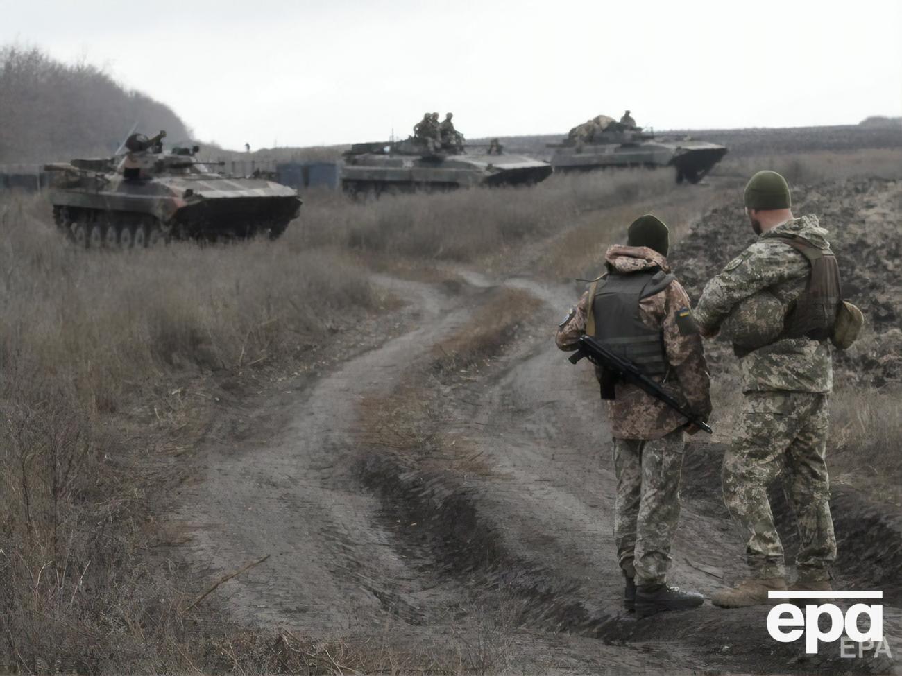 Украинские военные открывали ответный огонь на обстрелы со стороны боевиков, сообщили в штабе