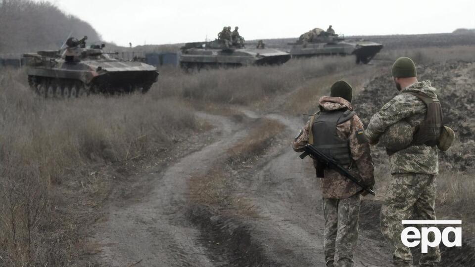 Украинские военные открывали ответный огонь на обстрелы со стороны боевиков, сообщили в штабе