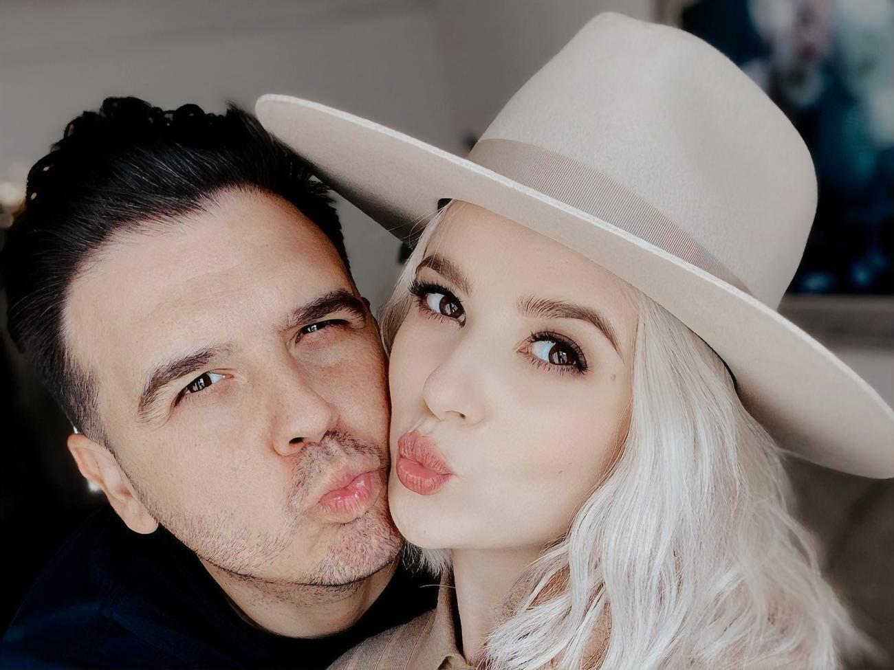 Мика Ньютон в 2018 году вышла замуж за владельца американского модельного агентства Сааведру