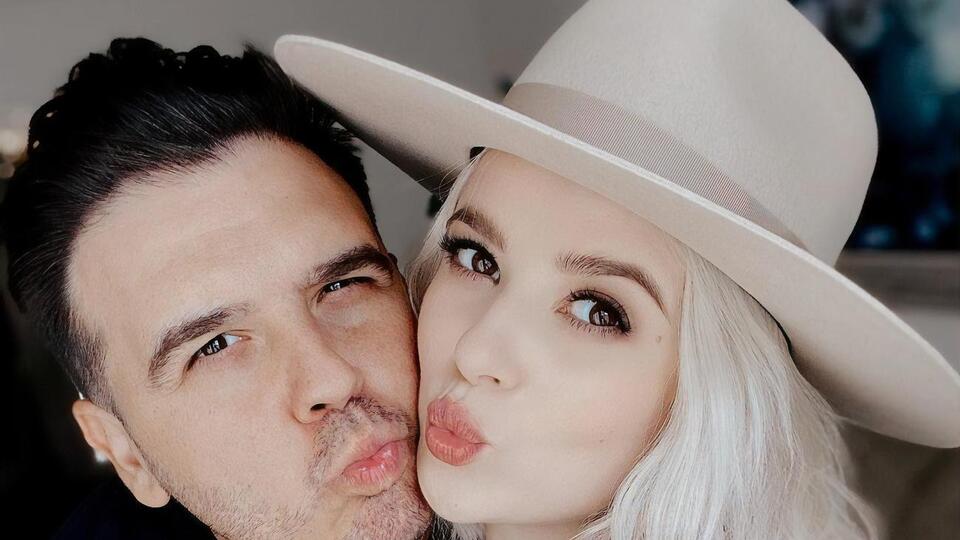 Мика Ньютон в 2018 году вышла замуж за владельца американского модельного агентства Сааведру