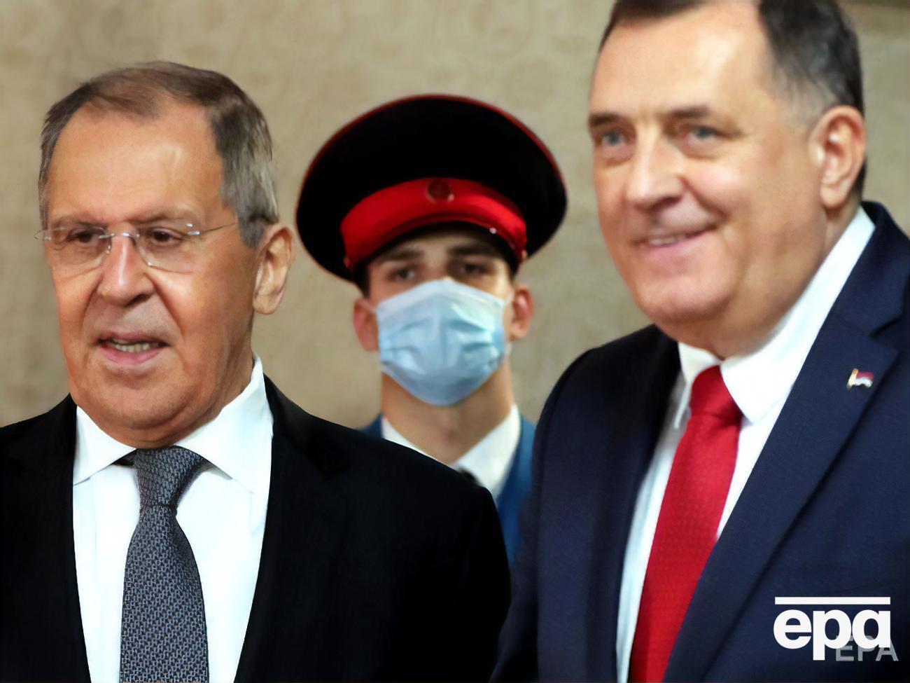 Додик (справа) подарил Лаврову (слева) украинскую икону в середине декабря 2020 года