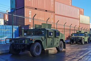 В Україну прибули американські Humvee
