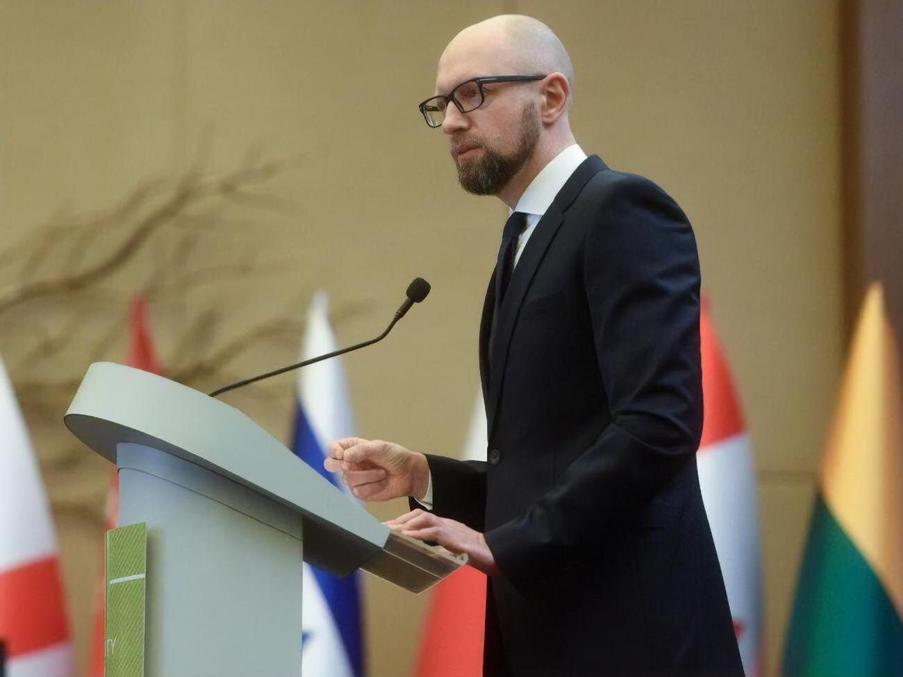 Яценюк: Історія про так звані російські газові компанії, які можуть&nbsp;постачати газ,&nbsp;&ndash; це вищої степені брехня