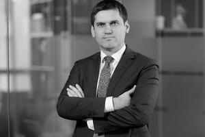 Нижний был одним из самых сильных судебных юристов в Украине в спорах между инвесторами и в конфликтах инвесторов с государством, сообщали в Hillmont Partners