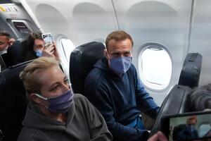 13 січня Навальний повідомив, що повернеться додому