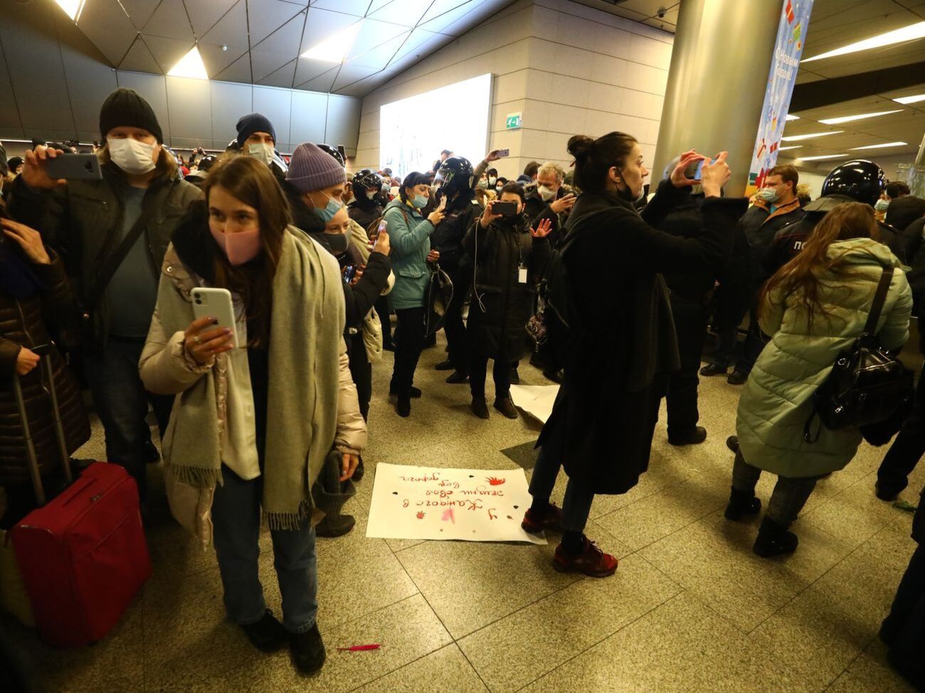 В московском аэропорту Внуково задержали сотрудников Фонда борьбы с коррупцией