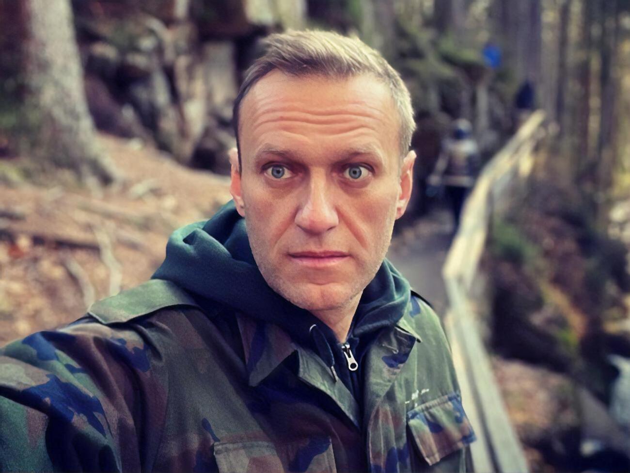 Навальный с женой Юлией приземлились в аэропорту Шереметьево