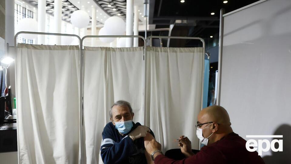 Другу дозу вакцини одержало в Ізраїлі більше ніж 300 тис. осіб