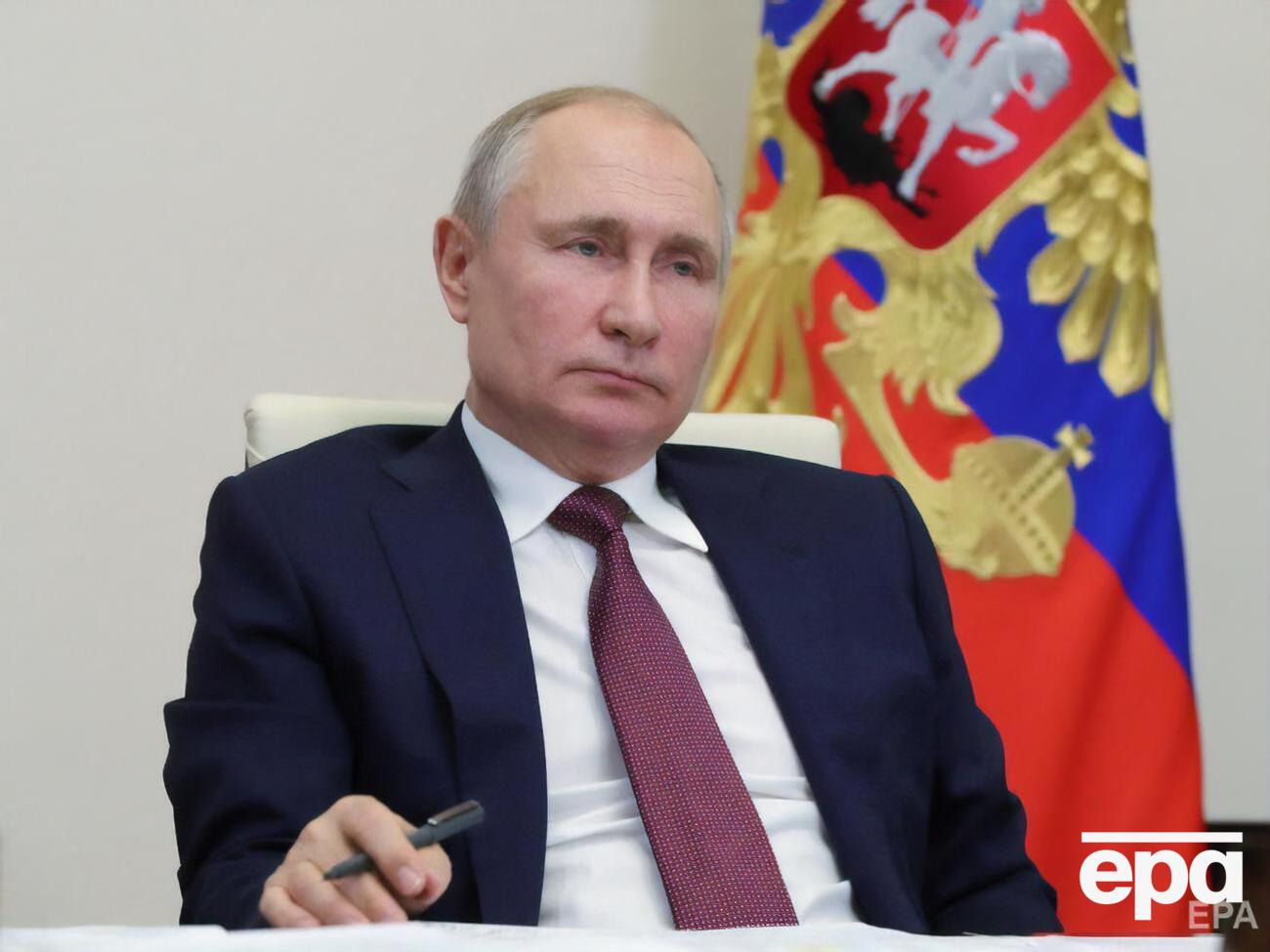 Эггерт считает, что Путин (на фото) научился "жить в изоляции"