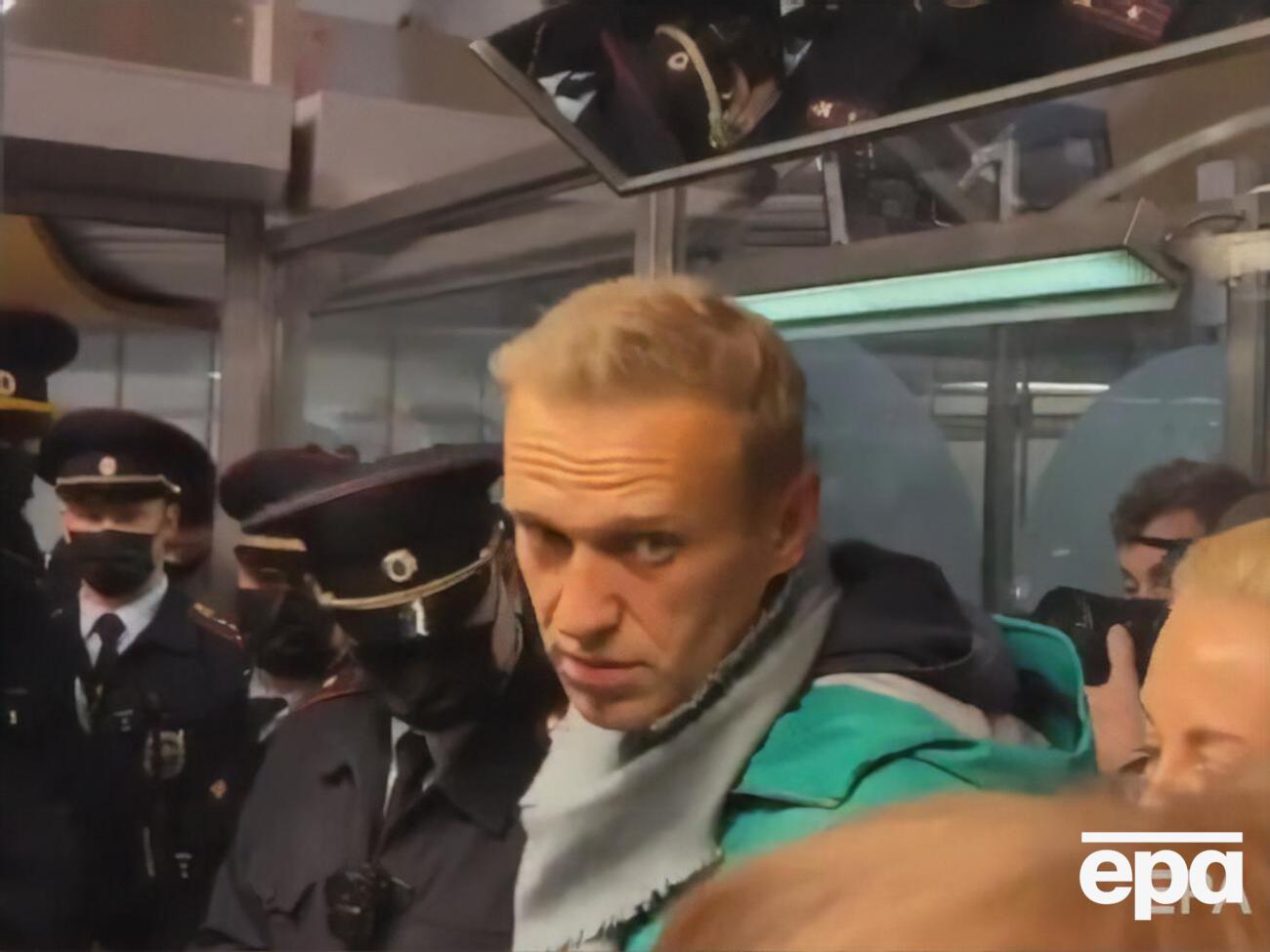 Навального задержали 17 января