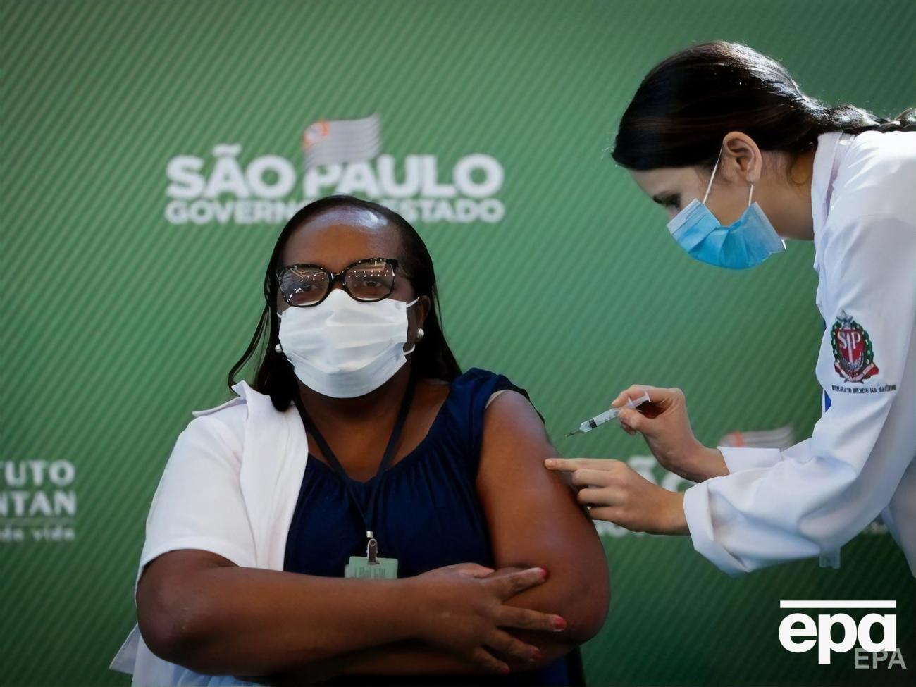 У Бразилії зробили перше щеплення вакциною від Sinovac