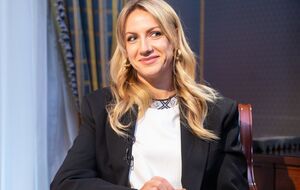 Никитюк: Я принесла картину Владимиру Александровичу. Он сидел в одном носке и в трусах в гримерке