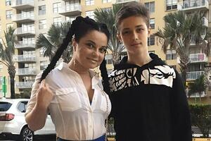 Корольова та її син заспівали пісню, написану за мотивами композиції 1991 року