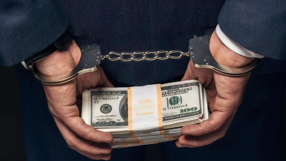 Мужчина получил 500 тысяч гривен неправомерной выгоды