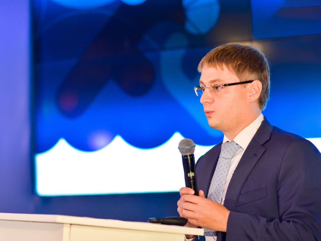 Костянтин Стеценко: Можливість купити через смартфон на $1000 акції модних компаній&nbsp;&ndash; Facebook, Amazon або Apple&nbsp;&ndash; викликала величезну купівельну спроможність