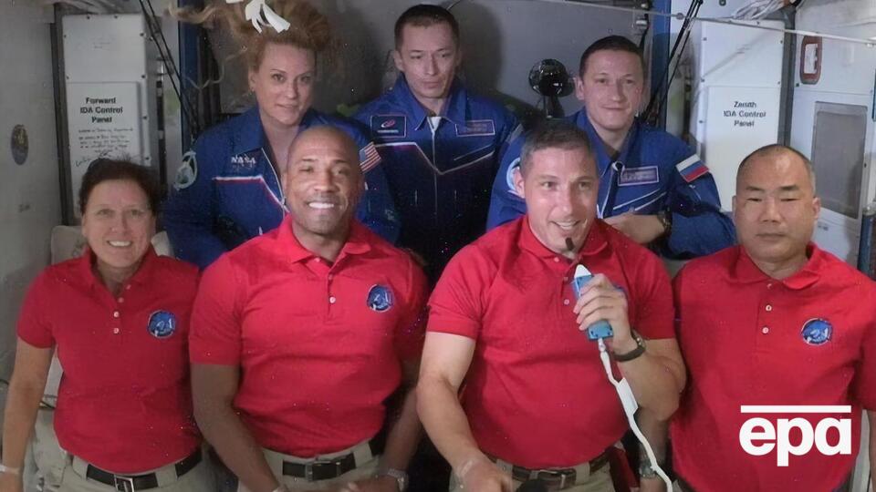 На МКС сейчас работают семь астронавтов – двое россиян, четверо американцев и японец