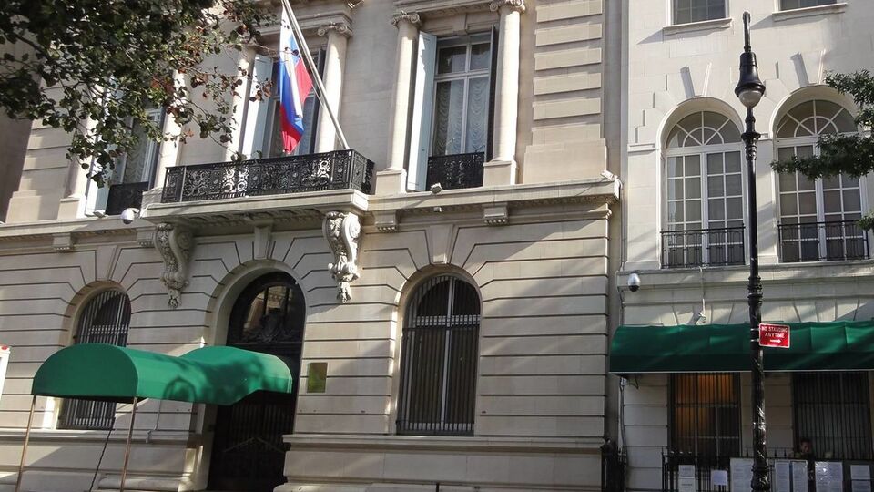 Консульство РФ находится в центре Нью-Йорка
