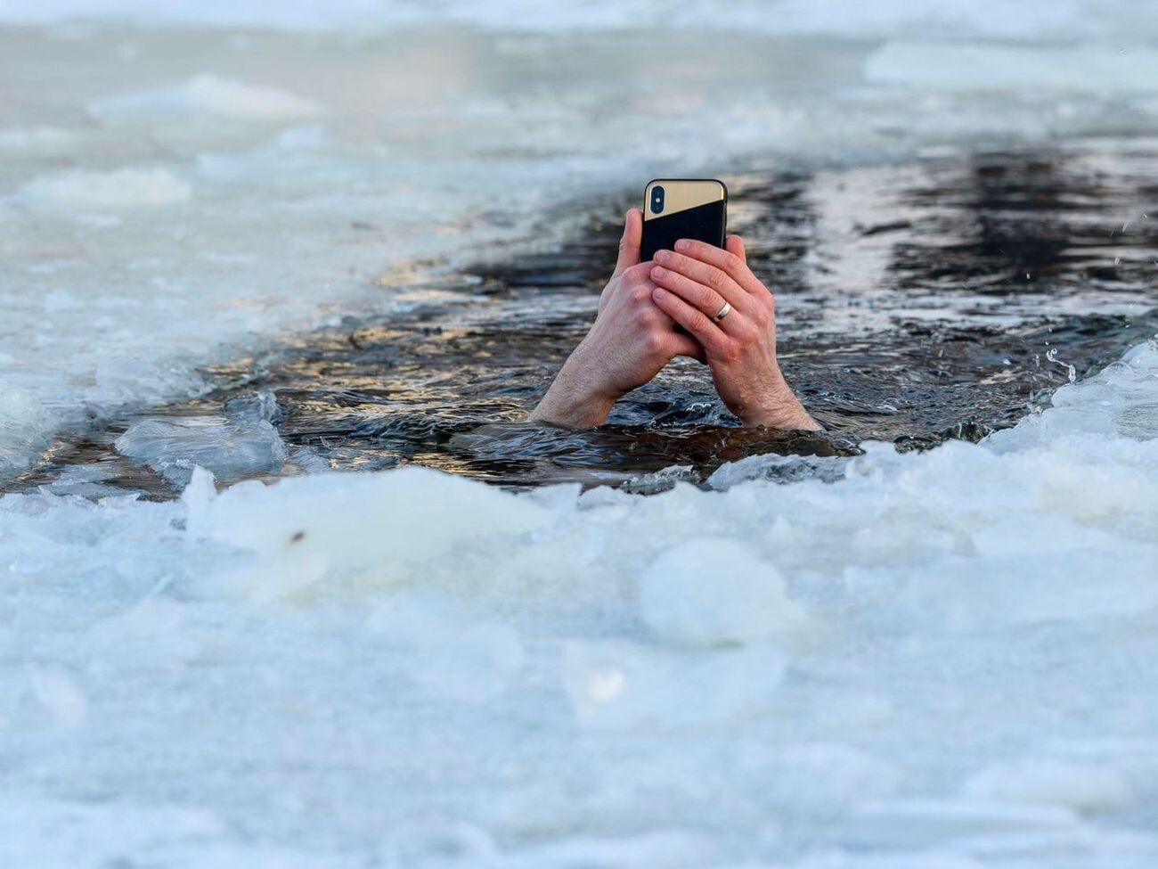 Крещенские купания прошли в Киеве, Львове и других регионах Украины