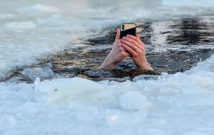 Крещенские купания прошли в Киеве, Львове и других регионах Украины