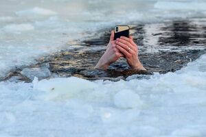 Крещенские купания прошли в Киеве, Львове и других регионах Украины
