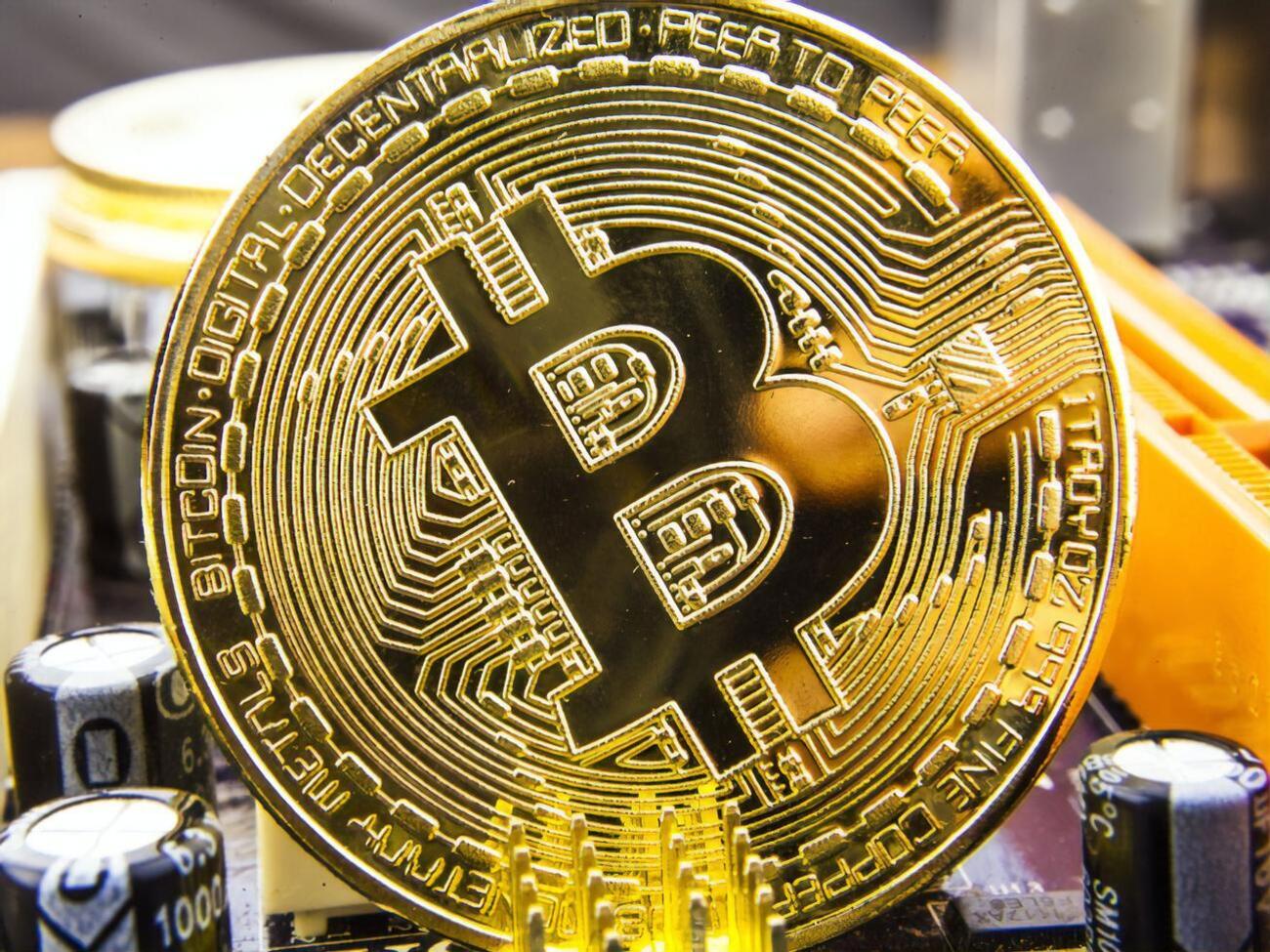 Курс біткоіна продовжує зростати