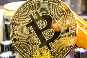 Курс біткоіна продовжує зростати