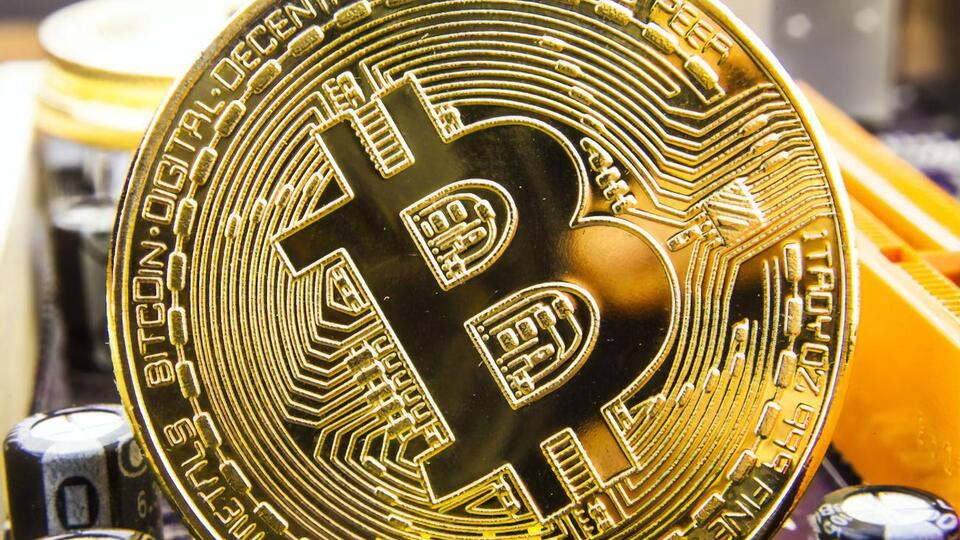 Курс біткоіна продовжує зростати