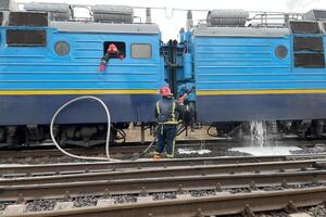 Електропоїзд складається із 12 вагонів, у них перебувало 228 пасажирів
