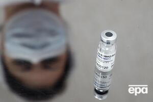 Російська вакцина проти коронавірусу зазнала критики, оскільки її зареєстрували до проходження третьої фази клінічних випробувань