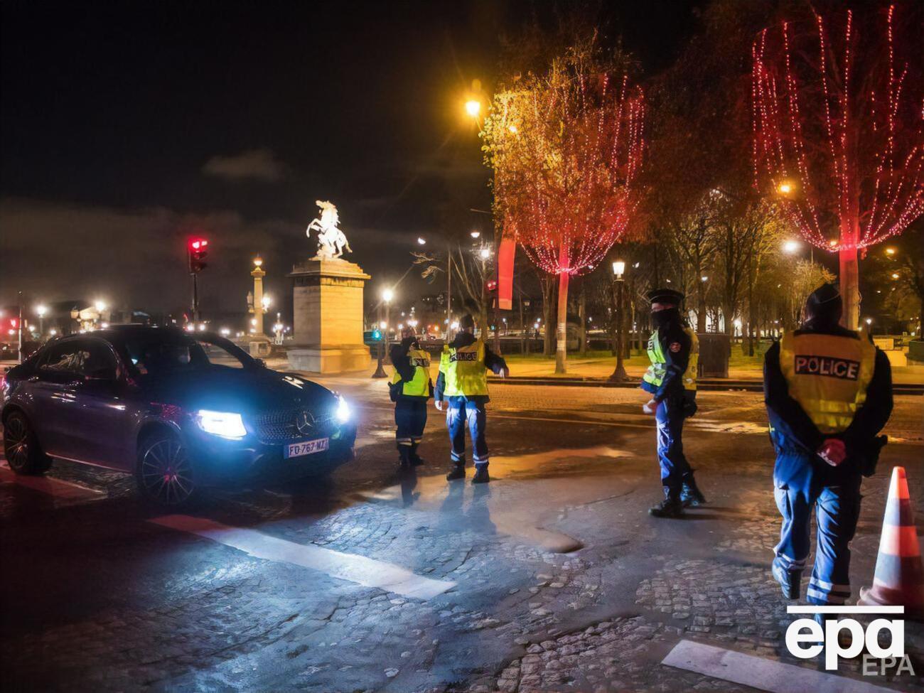 На месте вечеринки присутствовали полицейские