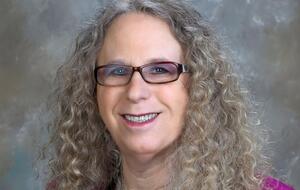 Левайн окончила Гарвардский колледж и медицинскую школу Университета Тулэйн