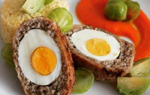 Яйця по-шотландськи можна подавати як основну страву