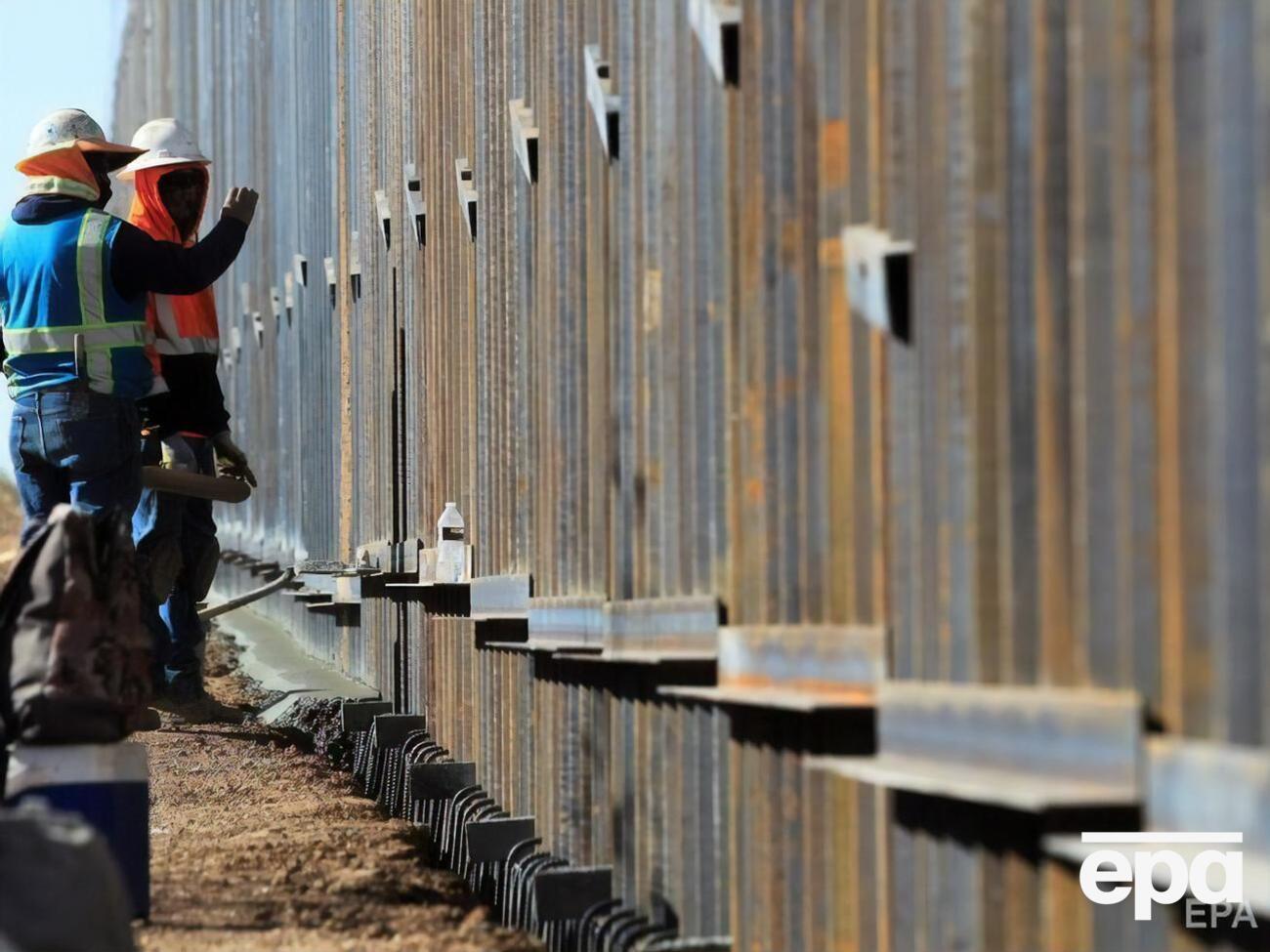 Длина стены на границе США и Мексики &ndash; более 1000 км